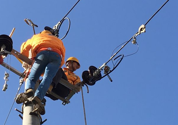 草莓视频18在线在线播放鋁合金卡線器在電纜架設上的應用